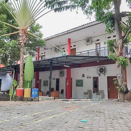 Rumah Panggung Guest House Syariah Cirebon Bagian luar foto