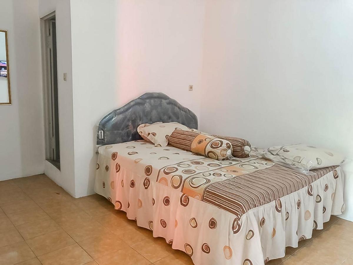 Rumah Panggung Guest House Syariah Cirebon Bagian luar foto