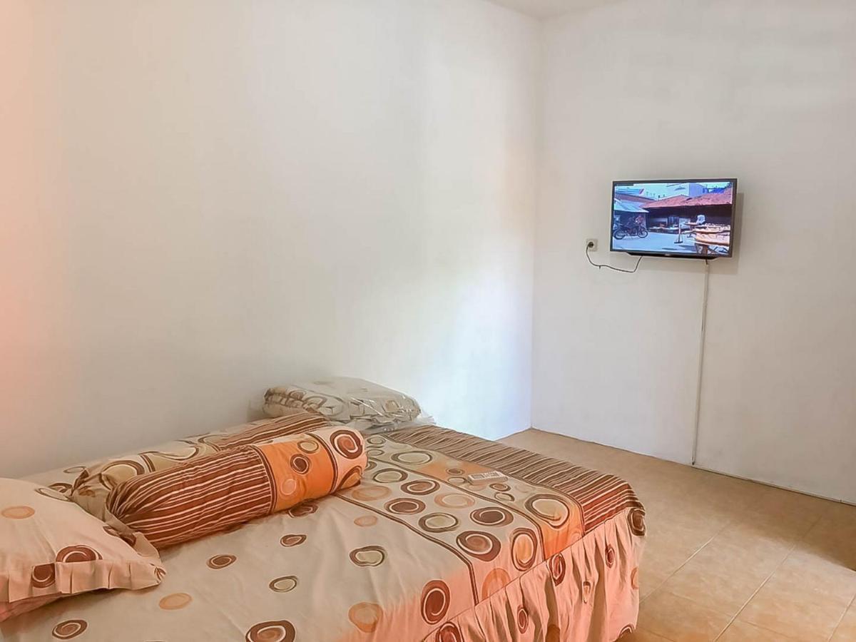 Rumah Panggung Guest House Syariah Cirebon Bagian luar foto