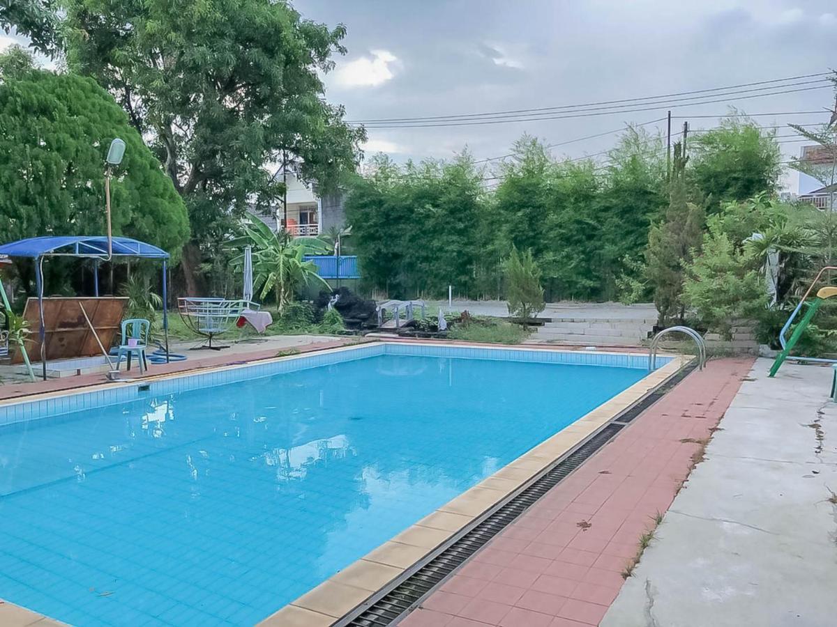 Rumah Panggung Guest House Syariah Cirebon Bagian luar foto